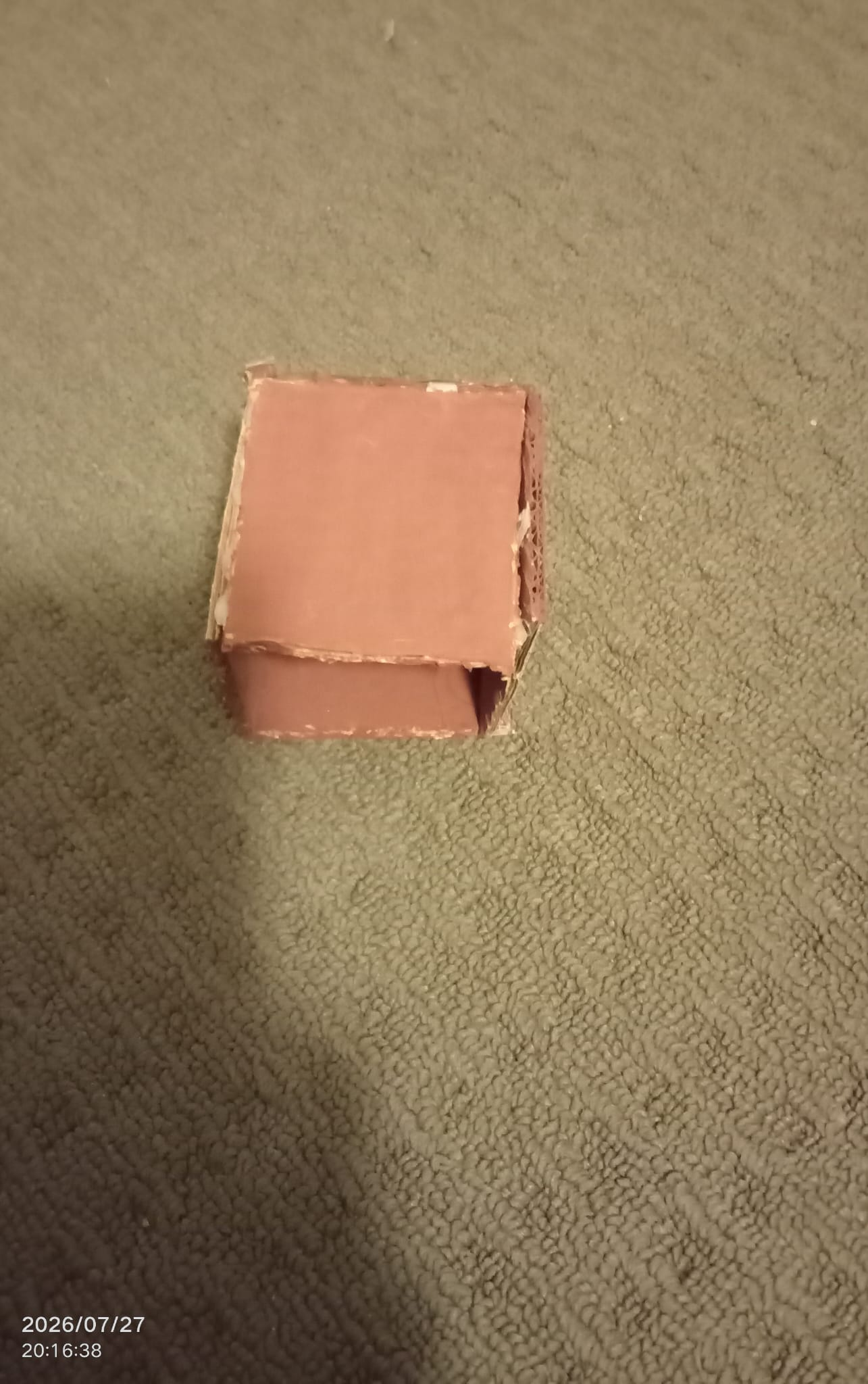 Real photo of cardboard box support